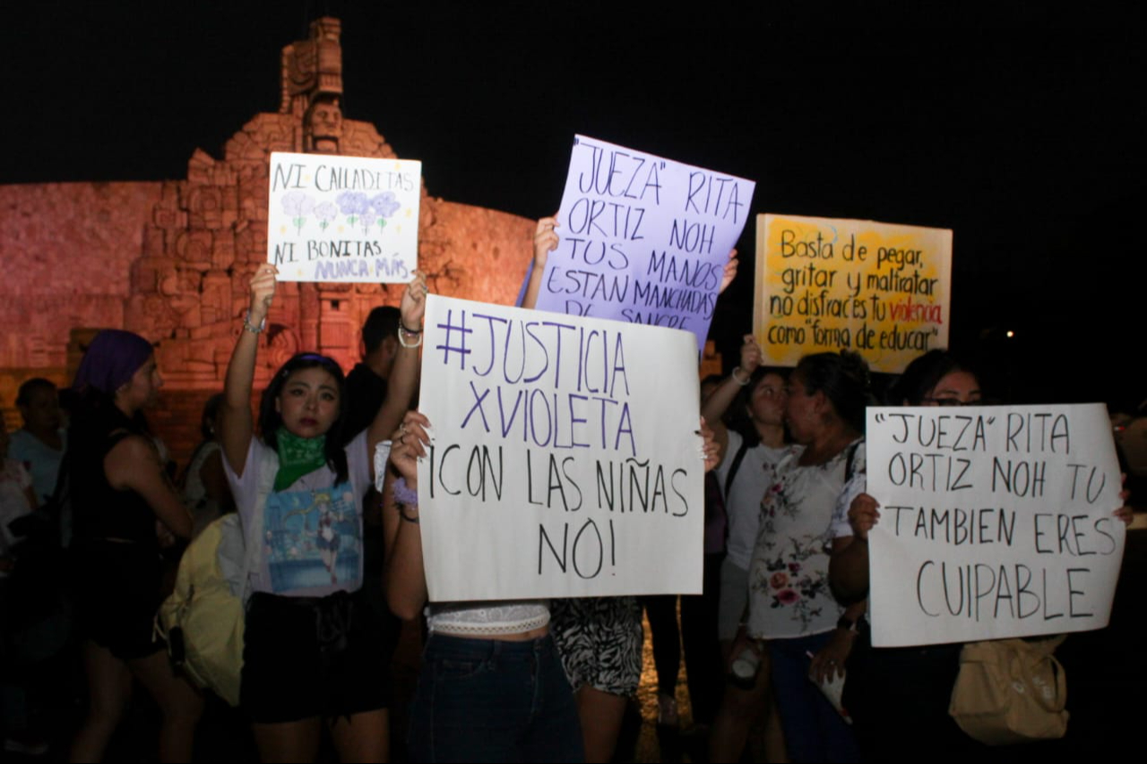 Feministas marchan exigiendo justicia por Violeta / Especial Feministas marchan exigiendo justicia por Violeta / Especial