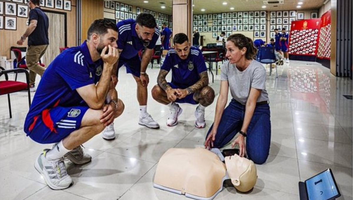 Selección española de futbol recibe formación en RCP previo a la Eurocopa 2024