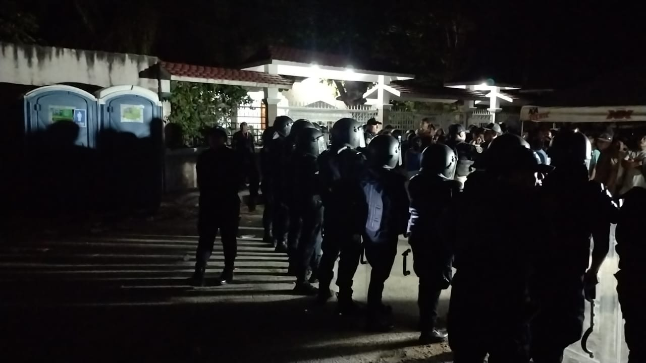 Policías estuvieron a cargo de las labores de protección en Felipe Carrillo Puerto Policías estuvieron a cargo de las labores de protección en Felipe Carrillo Puerto