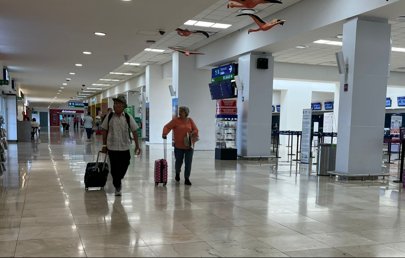 Aeroméxico fue el primer vuelo que atterizó este domingo Aeroméxico fue el primer vuelo que atterizó este domingo