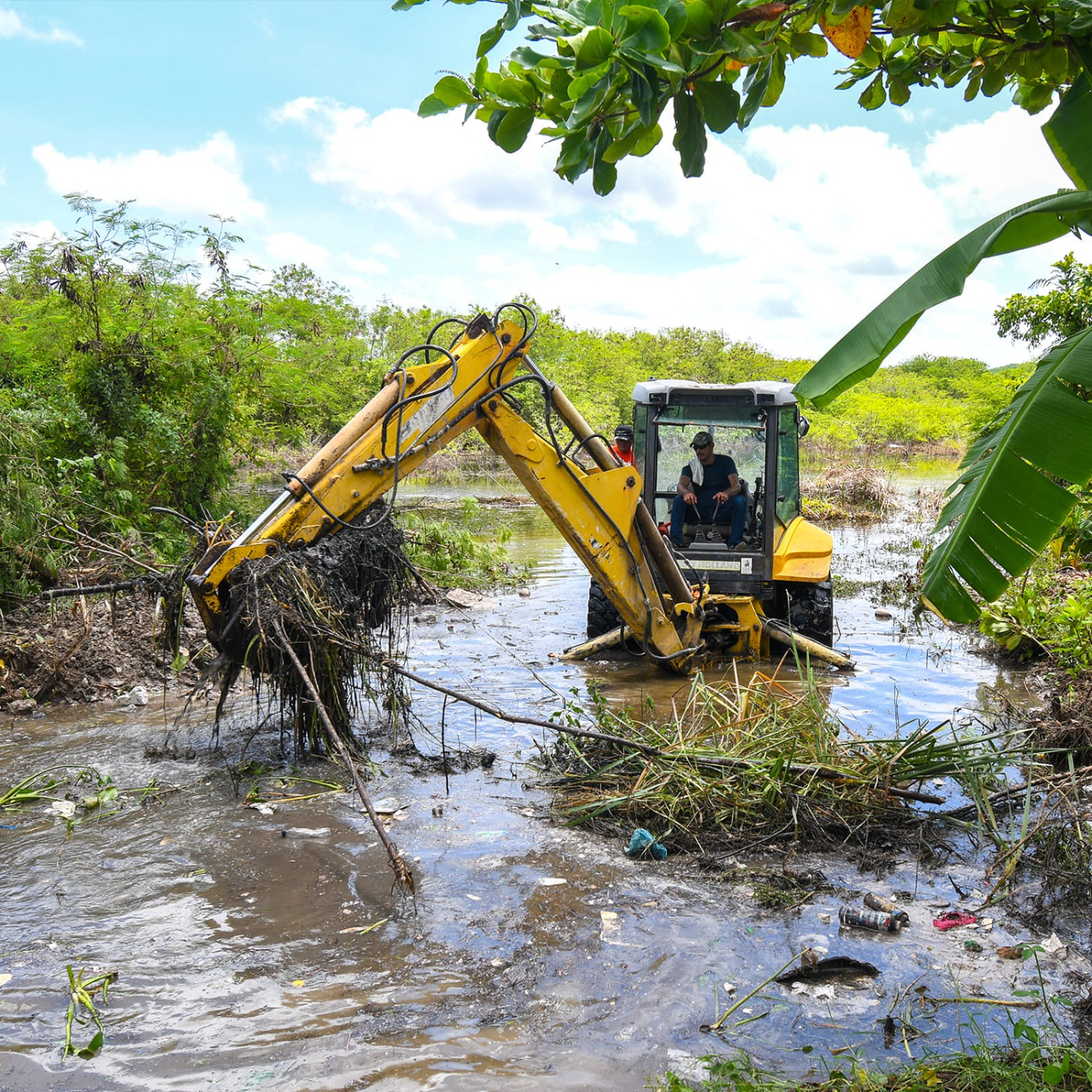   Ayuntamiento de Campeche realiza acciones de mantenimiento para evitar inundaciones por “Beryl”  