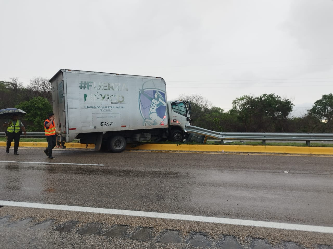Así terminó la unidad afectada en la carretera Campeche-Mérida Así terminó la unidad afectada en la carretera Campeche-Mérida