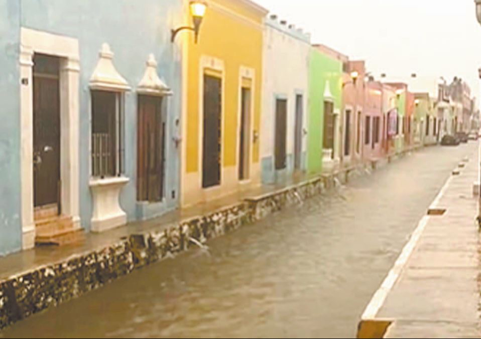 "Beryl", un huracán categoría 4, podría impactar Campeche el viernes 5 de julio.