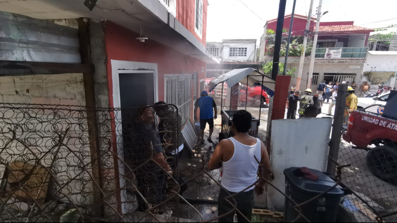 El fuego se originó en una casa de la colonia Belisario Domínguez. El fuego se originó en una casa de la colonia Belisario Domínguez.