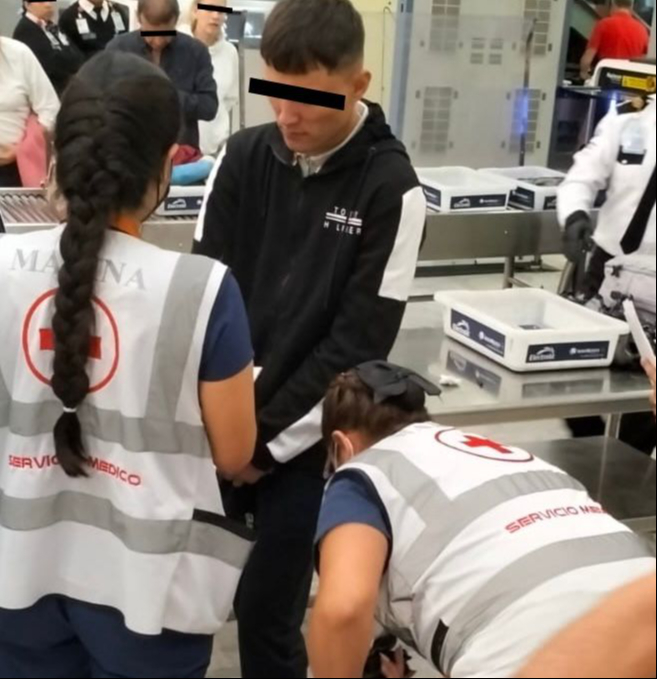 El hombre de origen sueco intentaba pasar con la droga en una maleta, por lo que fue detenido en el acto