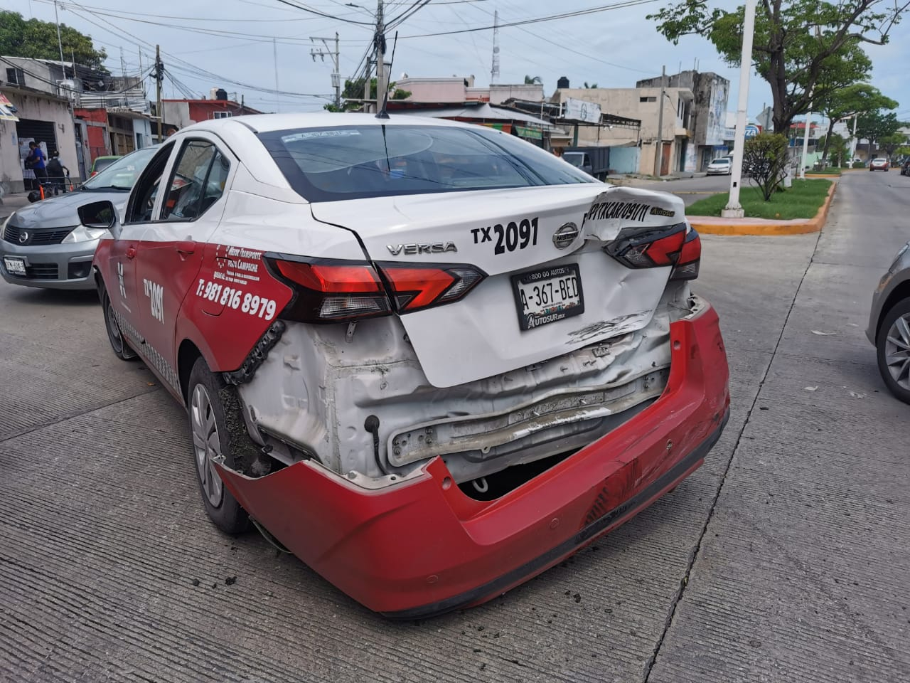 Los conductores involucrados acordaron el pago de los daños mediante sus seguros. Los conductores involucrados acordaron el pago de los daños mediante sus seguros.