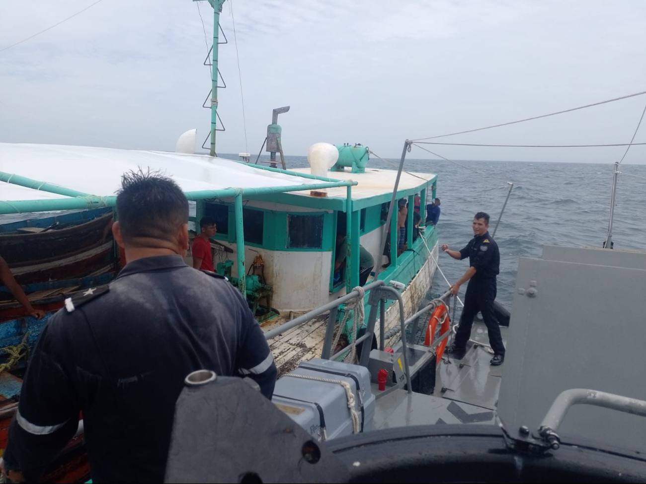 Debido a las condiciones en la que se encontraba el pescador, se tomó la decisión de desertar el viaje Debido a las condiciones en la que se encontraba el pescador, se tomó la decisión de desertar el viaje
