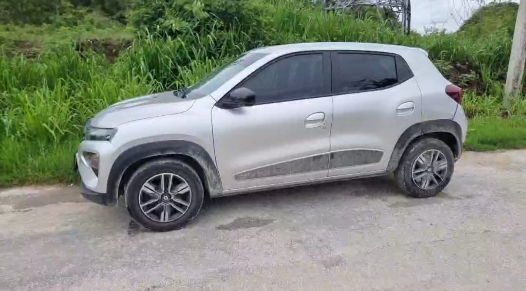Encuentran auto abandonado con el motor encendido en Escárcega