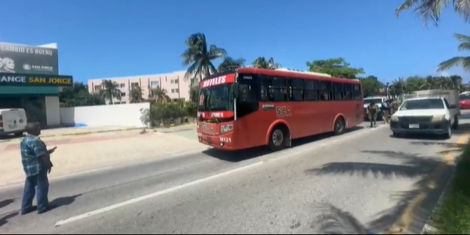 Balacera dentro de un camión en la Zona Hotelera de Cancún deja dos muertos