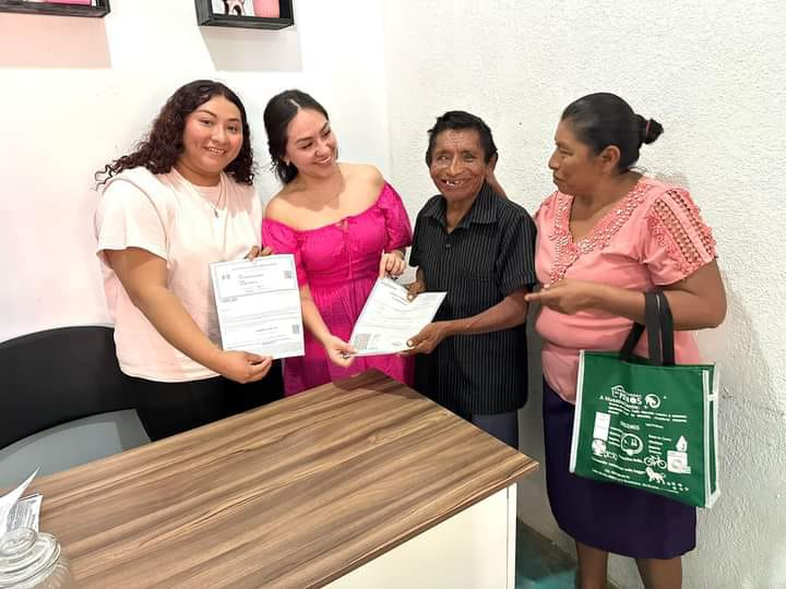     Después de 70 años, devuelven identidad a abuelito en Dzitbalché; no podía acceder a apoyos     