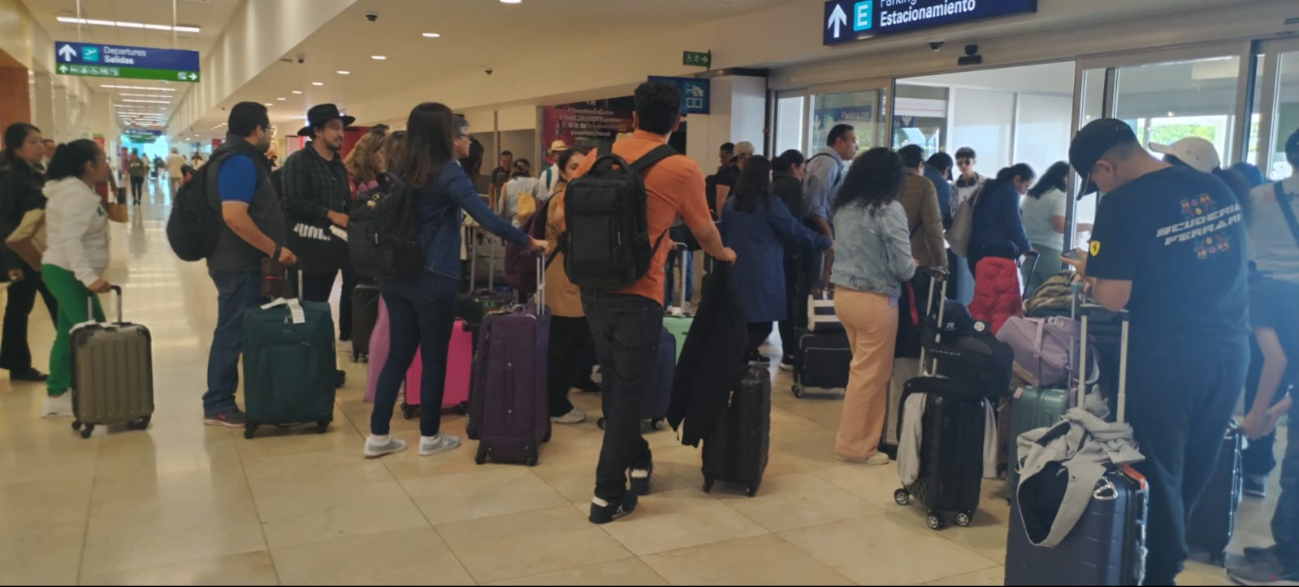 Pasajeros llegaron a Mérida procedentes de la CDMX