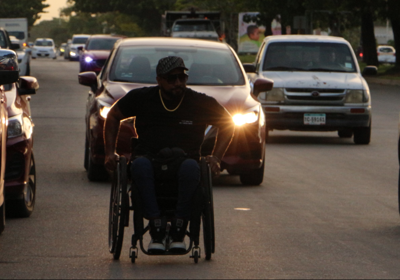 Personas con movilidad limitada acusan la falta de infraestructura en la capital de Quintana Roo