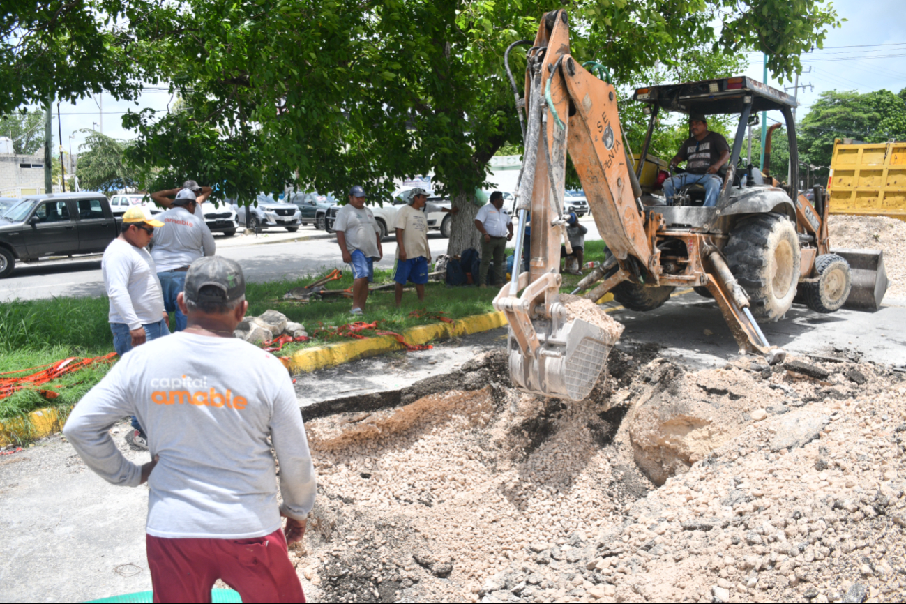Se han hecho múltiples excavaciones para mejorar las tuberías, pero tampoco las sustituyen. Se han hecho múltiples excavaciones para mejorar las tuberías, pero tampoco las sustituyen.