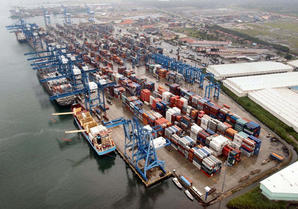 El colapso en un muelle de la terminal de contenedores de Progreso frena la llegada de cargueros
