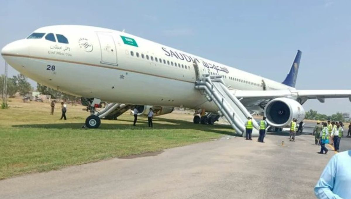 Evacuación de emergencia en avión de Saudi Airlines en Pakistán tras incendio en neumático
