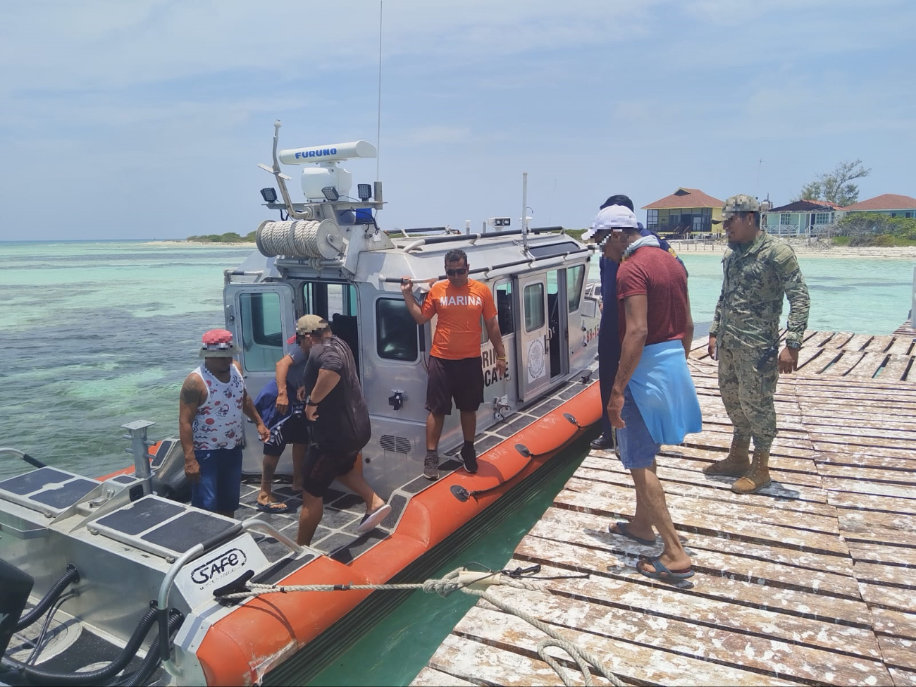 Los pescadores fueron trasladados a la costa de Progreso Los pescadores fueron trasladados a la costa de Progreso