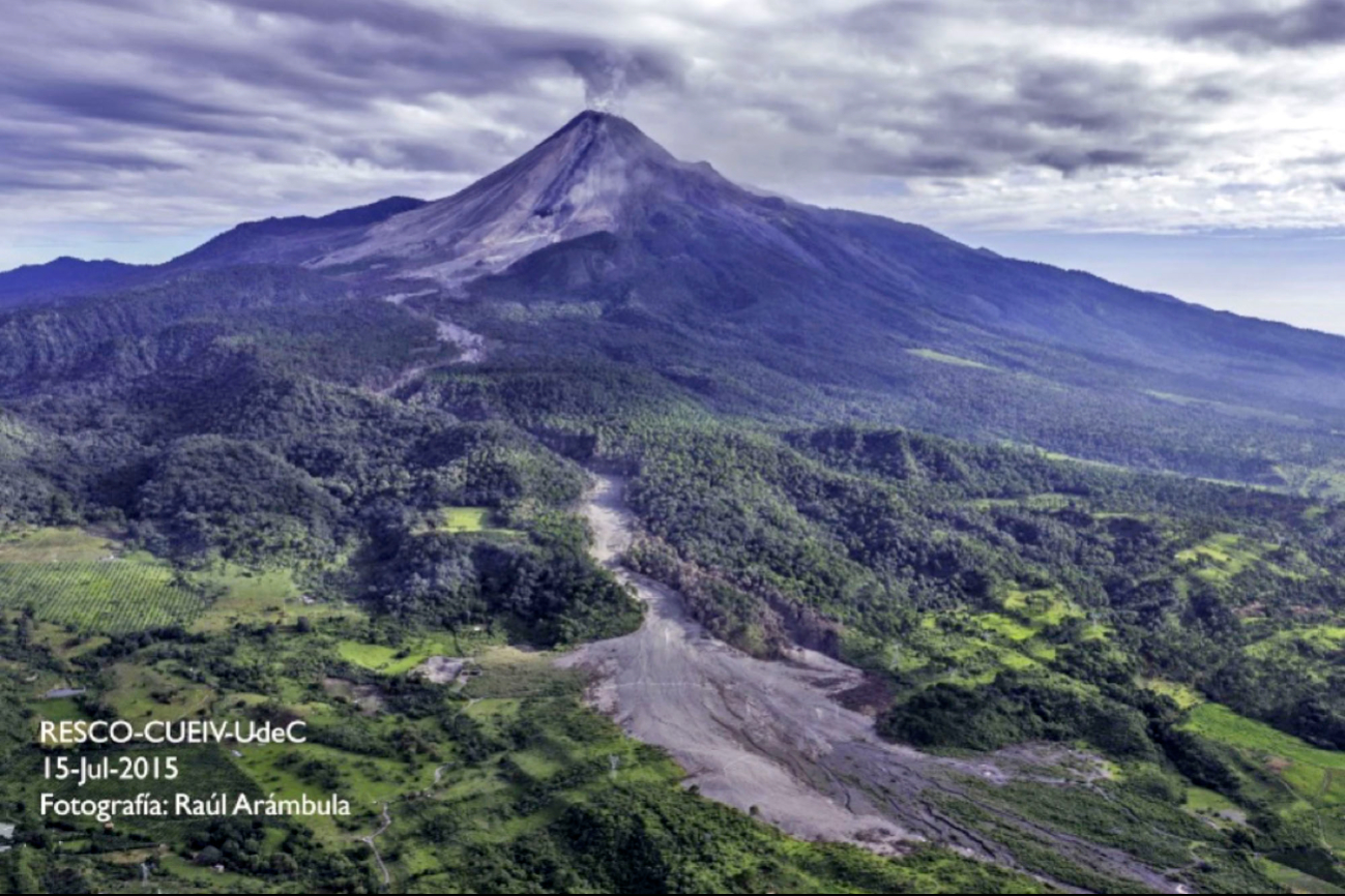 Así fue la impactante erupción del volcán de Colima el 12 de julio de 2015