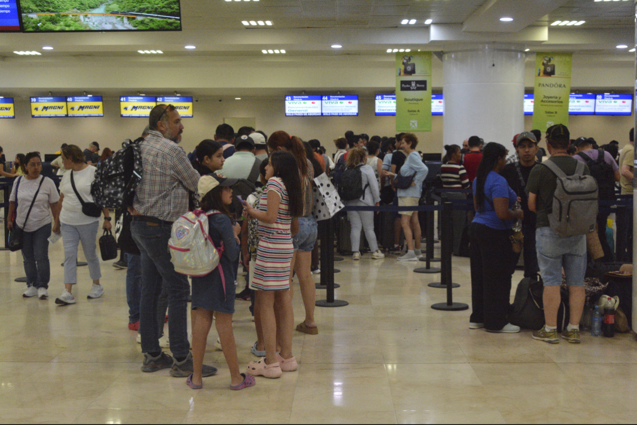 Clima retrasa 33 vuelos internacionales en el aeropuerto de Cancún