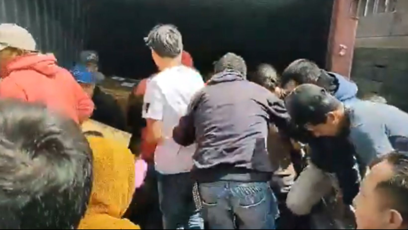 Reportan rapiña en Arco Norte tras accidente de tráiler a la altura de Atlacomulco