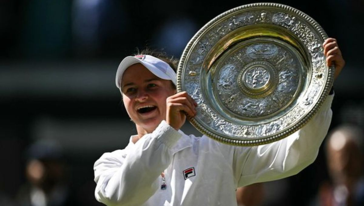 La tenista checa Barbora Krejcikova se convirtió este sábado en la campeona del Torneo de Wimbledon La tenista checa Barbora Krejcikova se convirtió este sábado en la campeona del Torneo de Wimbledon