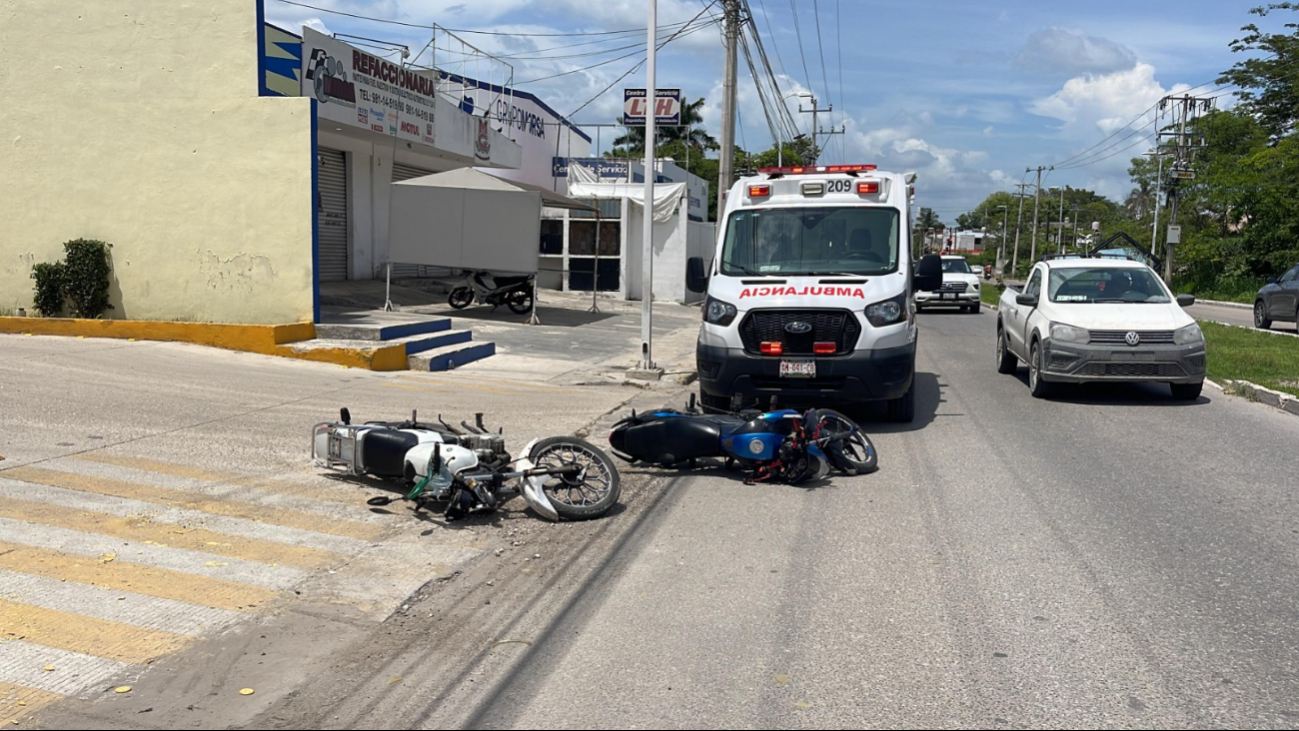 El incidente ocurrió cerca de la una de la tarde cuando una motocicleta fue impactada por otra que circulaba a exceso de velocidad. El incidente ocurrió cerca de la una de la tarde cuando una motocicleta fue impactada por otra que circulaba a exceso de velocidad.
