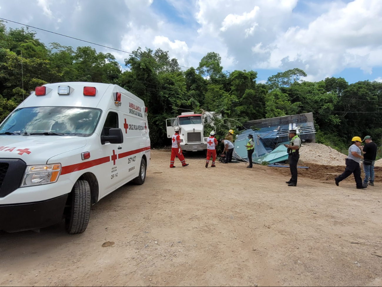 Hombre queda prensado en aparatoso accidente en la zona maya de Quintana Roo