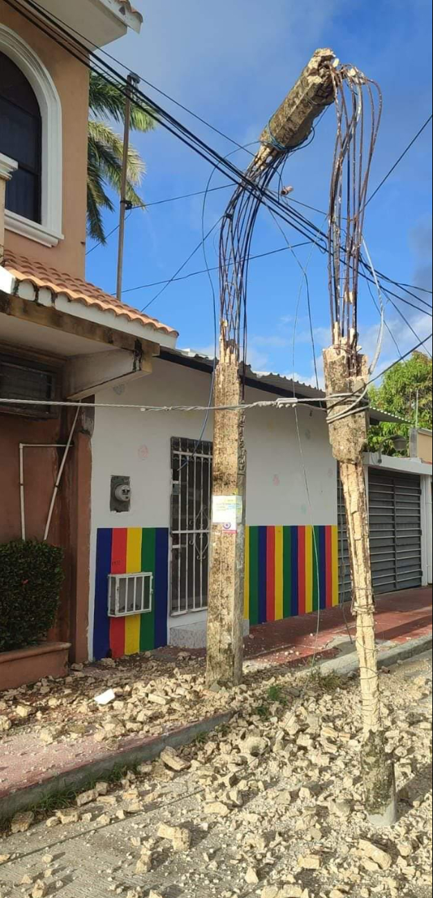 La Dirección de Protección Civil ha inspeccionado postes de la CFE en la ciudad, encontrándolos en mal estado y peligrosos