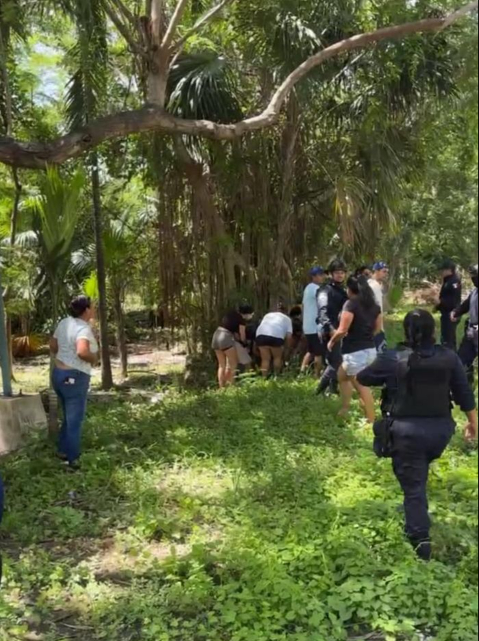 La niña fue encontrada amarrada en un árbol; se cree fue violada