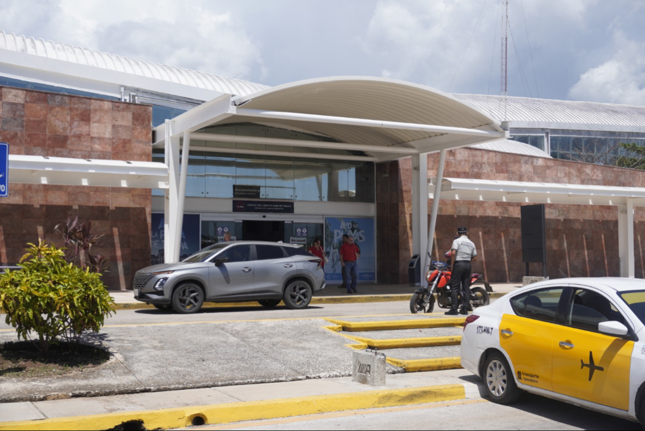   Aeropuerto de Campeche registra alta movilidad por reunión nacional del DGETI  