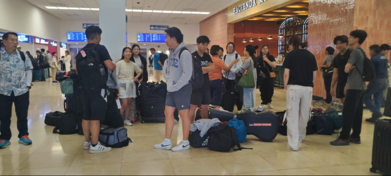 Pasajeros tuvieron que esperar a ser reubicados Pasajeros tuvieron que esperar a ser reubicados