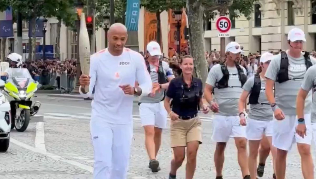 Así fue el recorrido de la llama olímpica por París, Francia: VIDEO