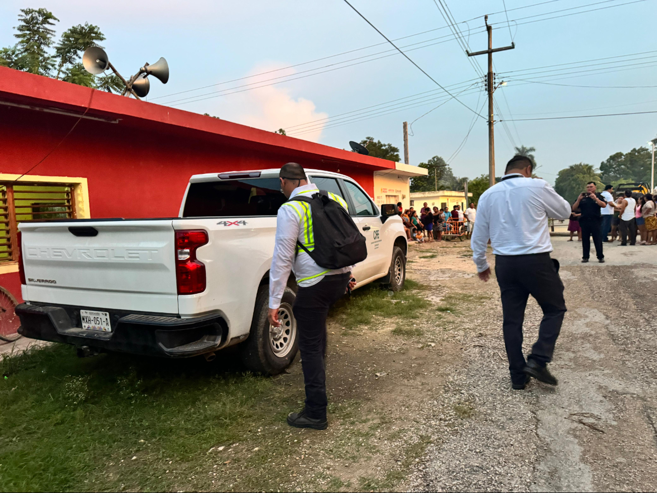Pobladores de la zona maya de Quintana Roo liberan vehículo de la CFE retenido  hace  cinco días