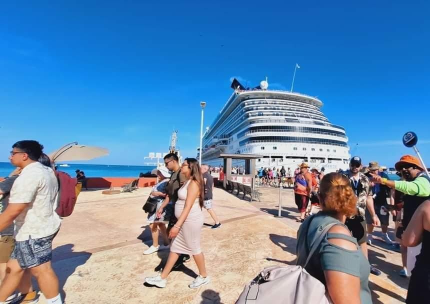El crucero estará hasta el próximo jueves, por lo que turistas tendrán la oportunidad de conocer la entidad El crucero estará hasta el próximo jueves, por lo que turistas tendrán la oportunidad de conocer la entidad