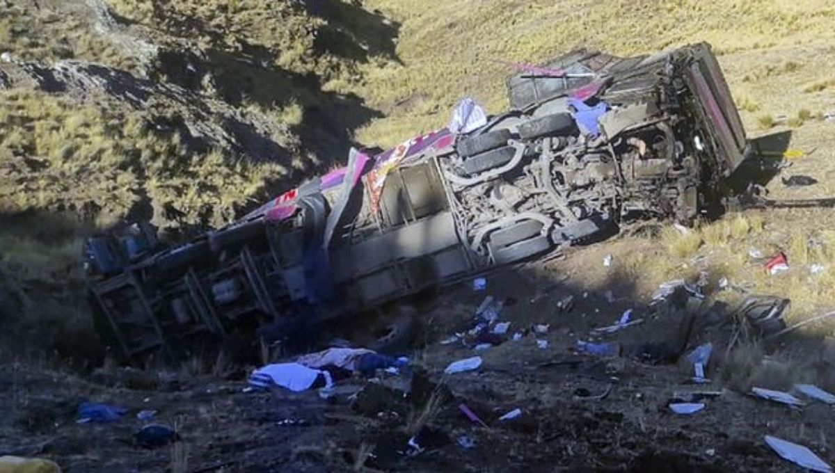 En Perú un accidente en el que un autobús de pasajeros se fue a un barranco provocó la muerte de al menos 23 personas En Perú un accidente en el que un autobús de pasajeros se fue a un barranco provocó la muerte de al menos 23 personas