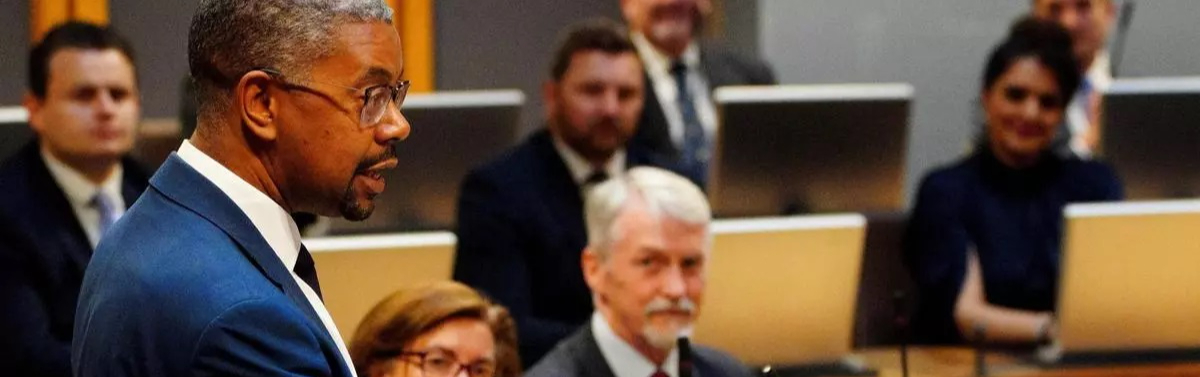 Presenta su renuncia el primer ministro de Gales tras involucrarse en escándalo de donaciones Presenta su renuncia el primer ministro de Gales tras involucrarse en escándalo de donaciones