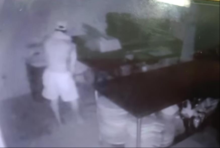 Así fue captado el hombre por cámaras de seguridad Así fue captado el hombre por cámaras de seguridad