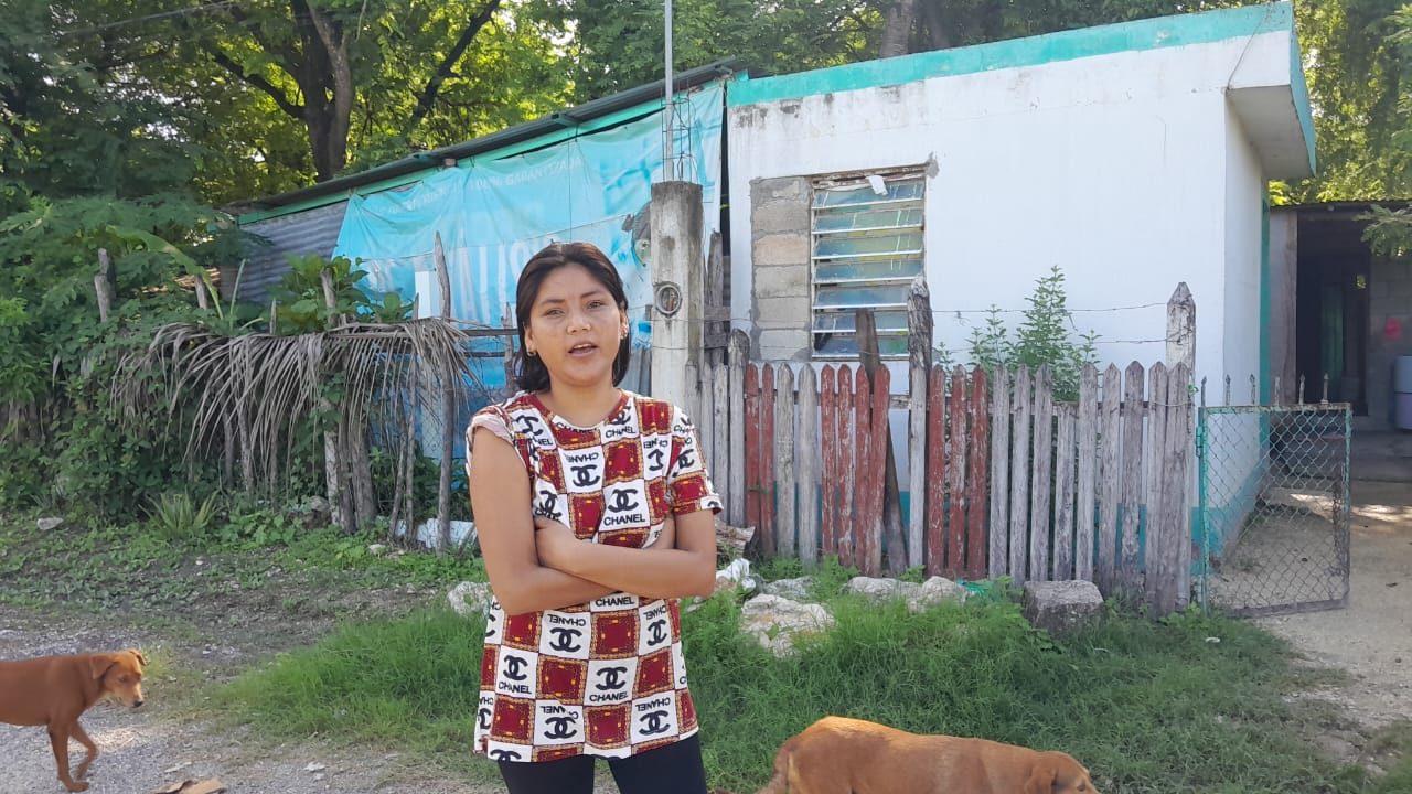 Cecilia Jiménez Naranjo, habitante de Concordia, se abastece con agua estancada en un predio baldío para usarla en el baño. Cecilia Jiménez Naranjo, habitante de Concordia, se abastece con agua estancada en un predio baldío para usarla en el baño.