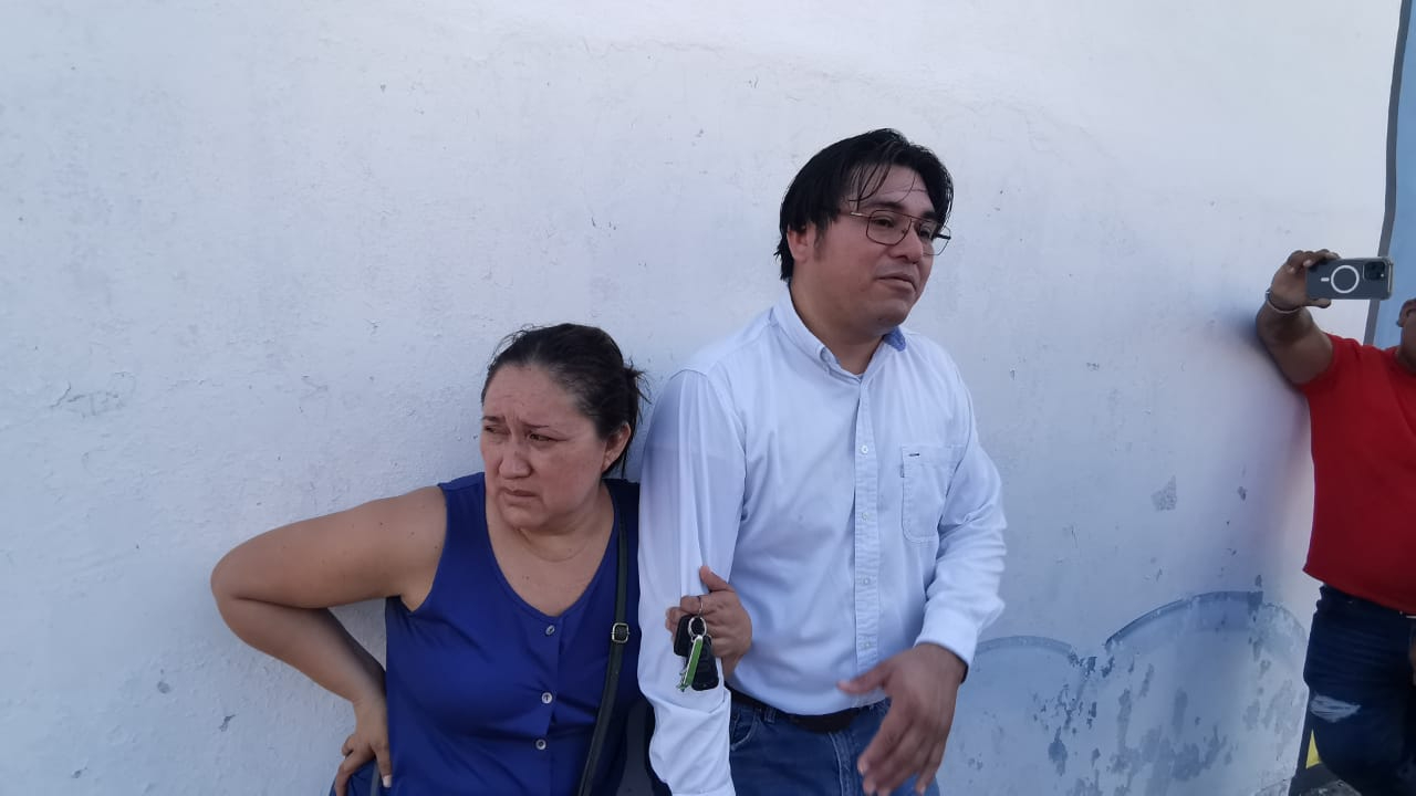 Los padres fueron contactados y las niñas, sanas y salvas, fueron llevadas al DIF municipal para recabar más información. Los padres fueron contactados y las niñas, sanas y salvas, fueron llevadas al DIF municipal para recabar más información.