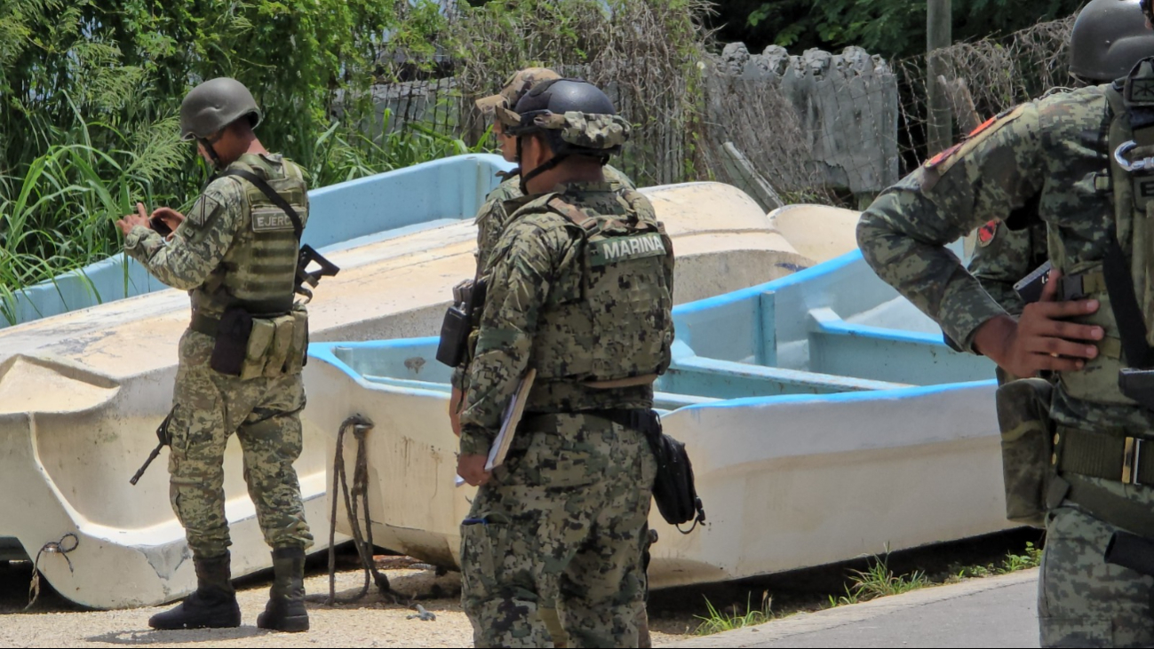 Se recuperaron tres kilos de pepino de mar y tres armas de fuego. Se recuperaron tres kilos de pepino de mar y tres armas de fuego.