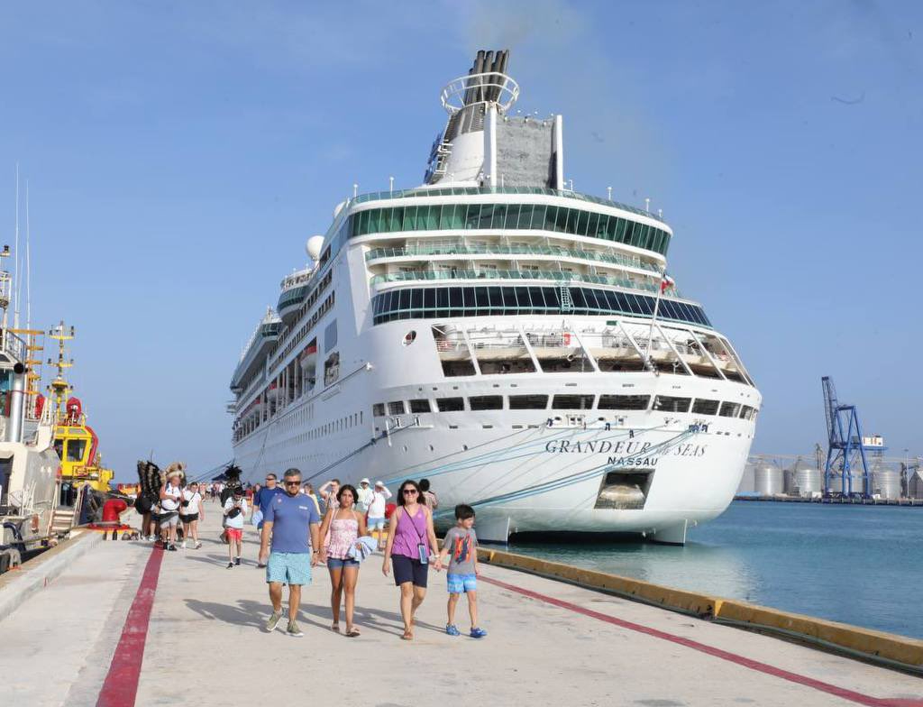 Crucero en el puerto de Progreso Crucero en el puerto de Progreso