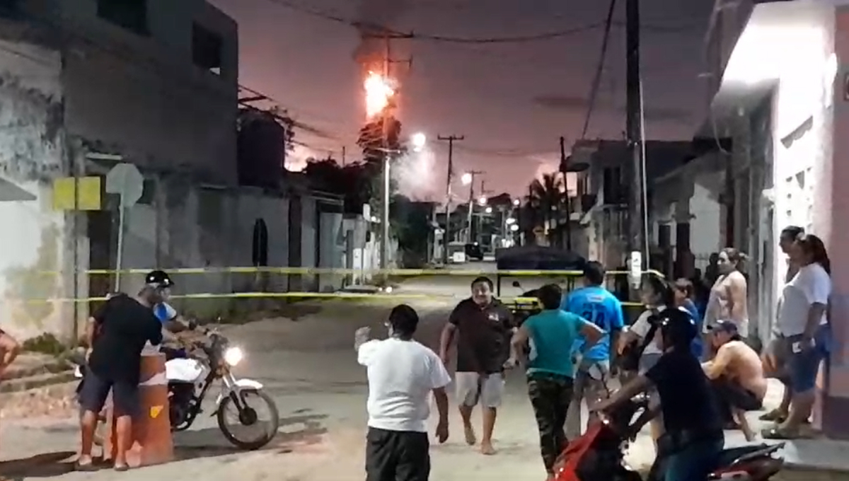   En Calkiní, fuerte incendio en transformador de la CFE deja sin luz a vecinos  