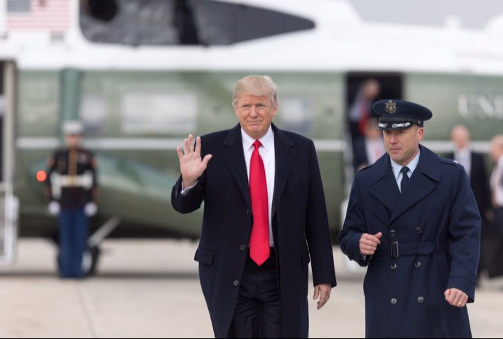 Donald Trump prometió terminar el muro fronterizo Donald Trump prometió terminar el muro fronterizo