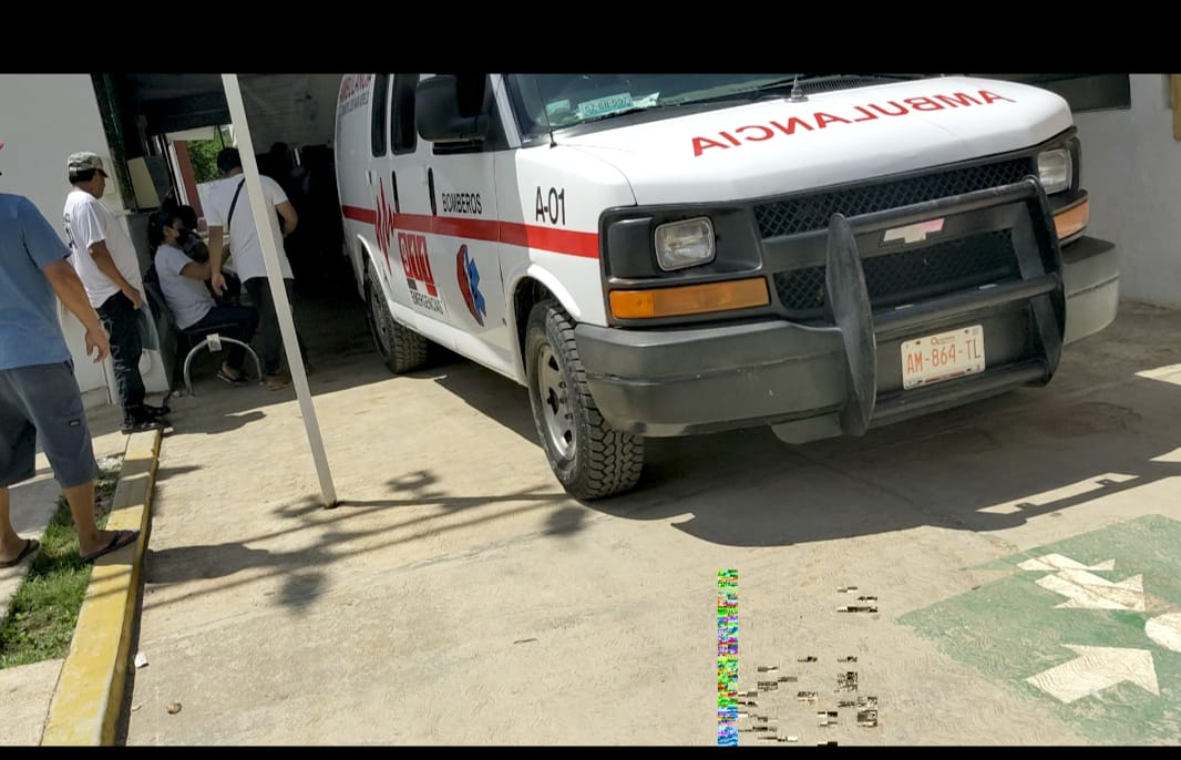 Hospitalizan a un hombre luego de accidentarse en su motocicleta en José María Morelos