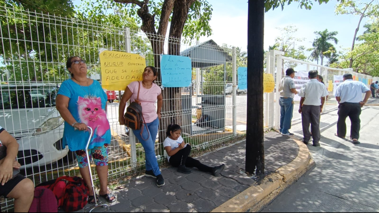Las autoridades de la Unacar y el Gobierno del Estado adeudan nueve quincenas a jubilados y pensionados sindicalizados. Las autoridades de la Unacar y el Gobierno del Estado adeudan nueve quincenas a jubilados y pensionados sindicalizados.