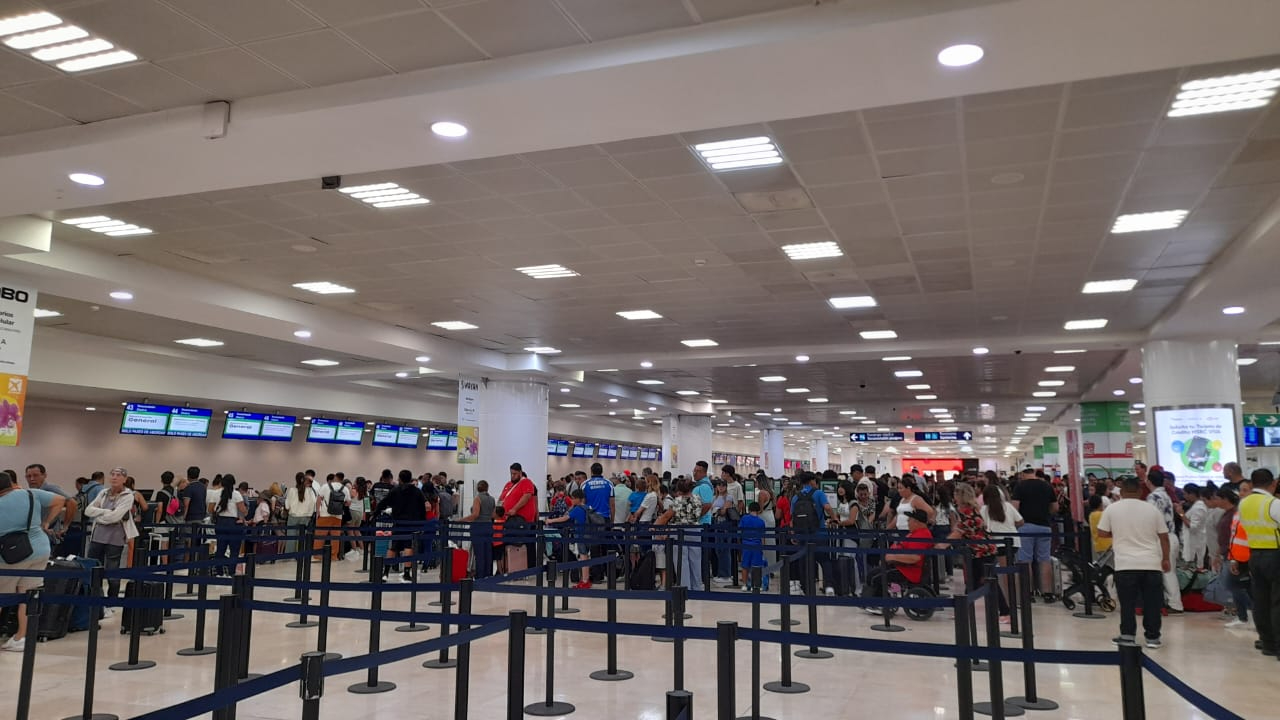 Las tres terminales registraron horas pico en el Aeropuerto de Cancún