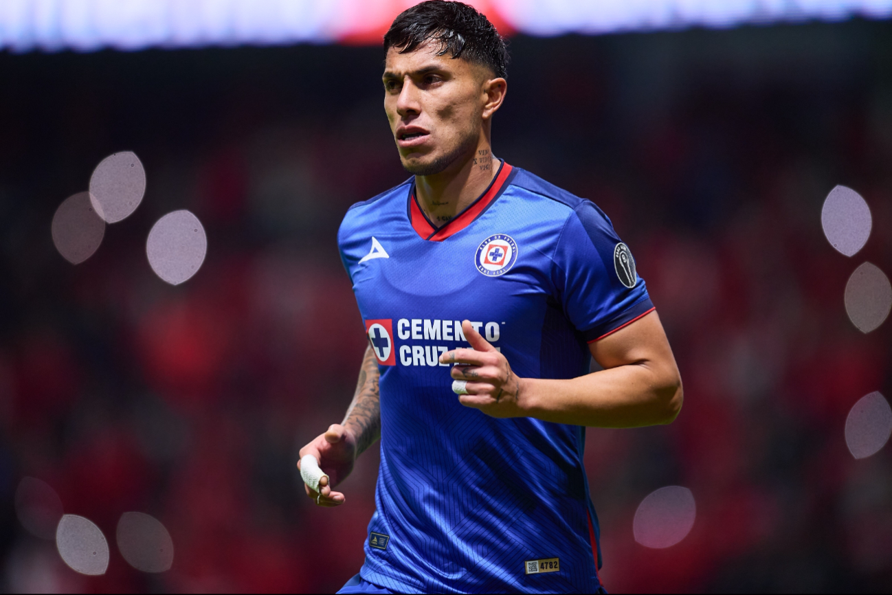 Salcedo se mantiene como jugador del Cruz Azul