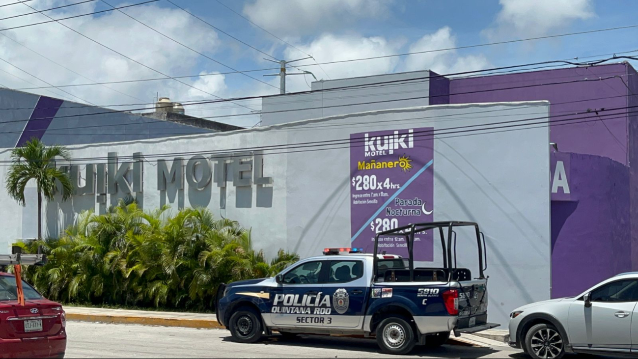 FGE realiza operativo en el Motel Kuiki en Cancún