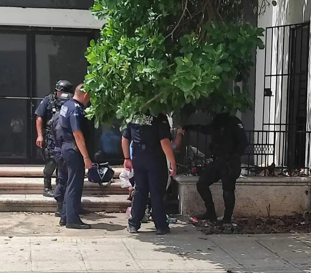 Paramédicos atendieron al hombre Paramédicos atendieron al hombre
