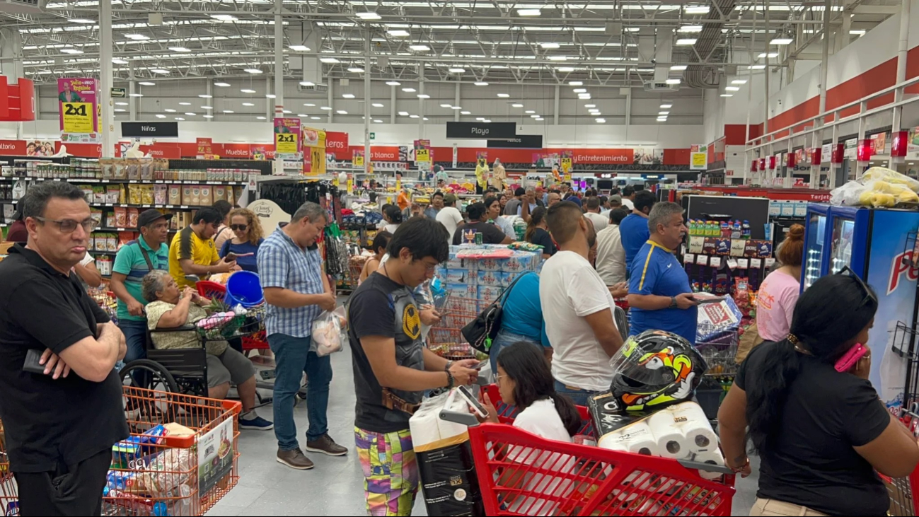 Internautas reportan compras de pánico ante la llegada del huracán Beryl Internautas reportan compras de pánico ante la llegada del huracán Beryl