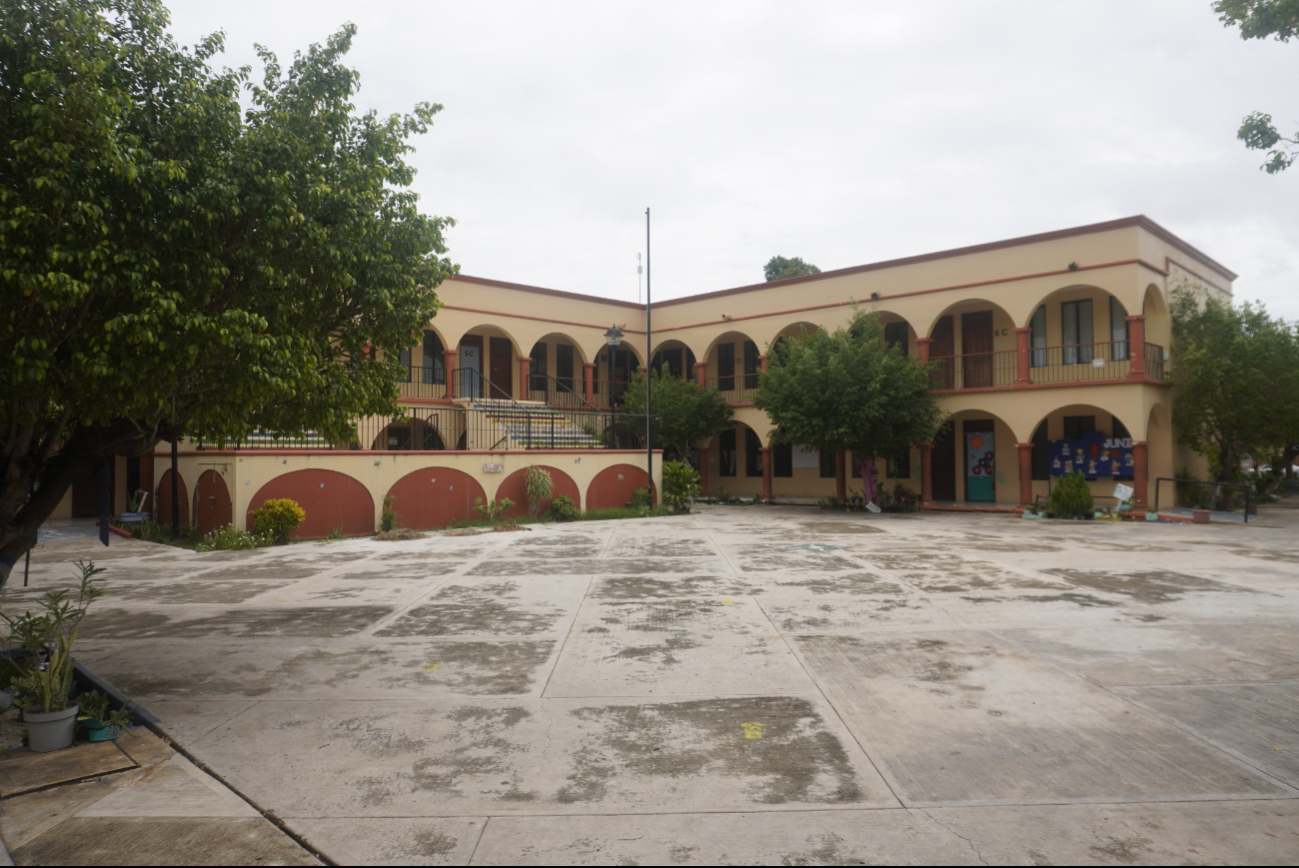La mayoría de los refugios son escuelas. La mayoría de los refugios son escuelas.